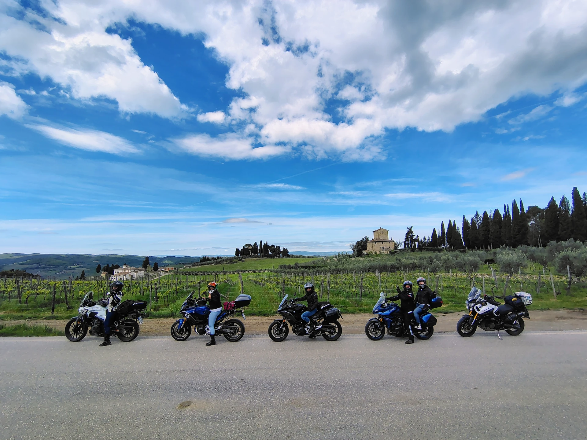Gestire l'ego per vivere meglio: lezione da un viaggio in moto in Toscana